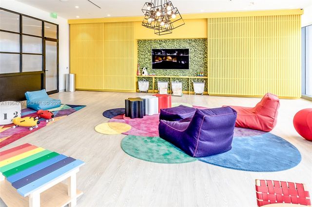 55 SW 9th St 3906, Miami, FL 33130