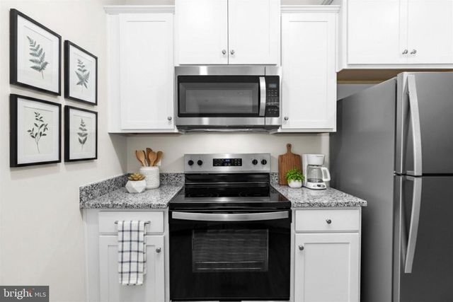8133 BARTHOLOMEW CT, Baltimore, MD 21206