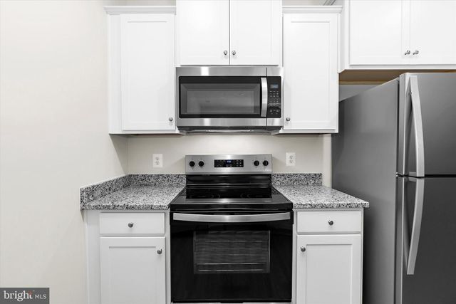 8133 BARTHOLOMEW CT, Baltimore, MD 21206