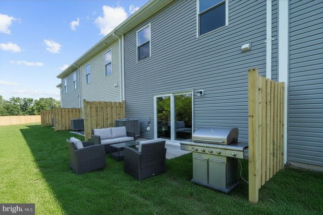 8133 BARTHOLOMEW CT, Baltimore, MD 21206