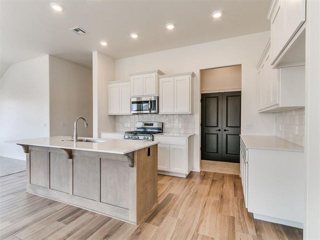 7705 Three Woods Lane, Yukon, OK 73099