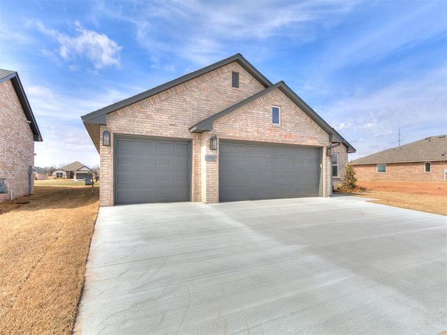 7705 Three Woods Lane, Yukon, OK 73099