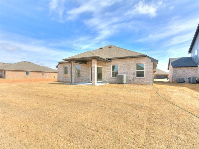 7705 Three Woods Lane, Yukon, OK 73099