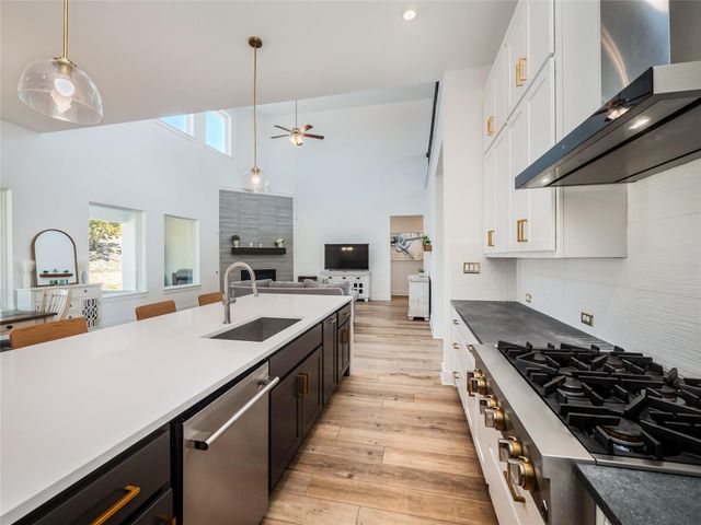 138 Yellow Bell RUN, Dripping Springs, TX 78620