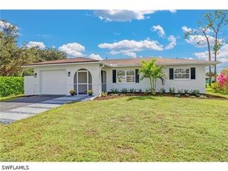 250 Willowick DR, Naples, FL 34110