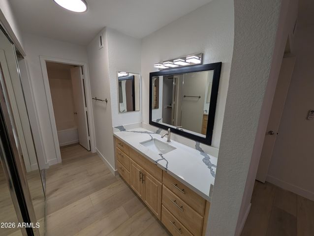 1880 E MORTEN Avenue 101, Phoenix, AZ 85020