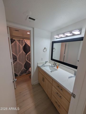 1880 E MORTEN Avenue 101, Phoenix, AZ 85020