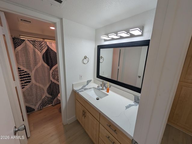 1880 E MORTEN Avenue 101, Phoenix, AZ 85020