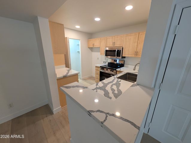 1880 E MORTEN Avenue 101, Phoenix, AZ 85020