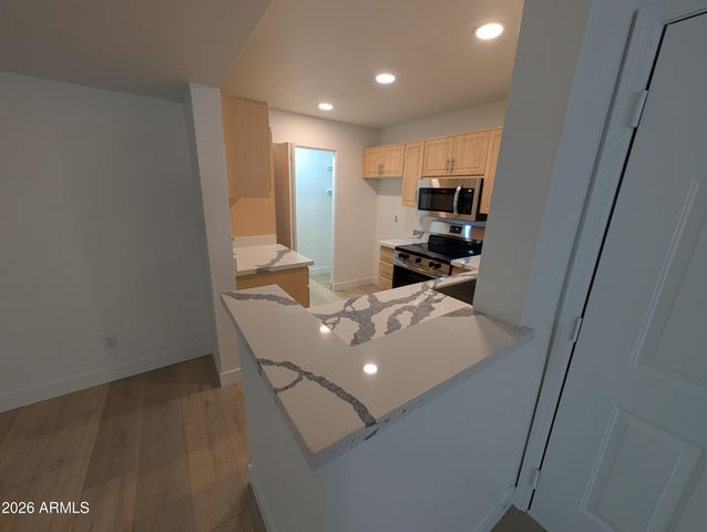 1880 E MORTEN Avenue 101, Phoenix, AZ 85020