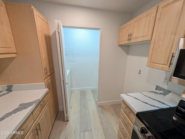 1880 E MORTEN Avenue 101, Phoenix, AZ 85020