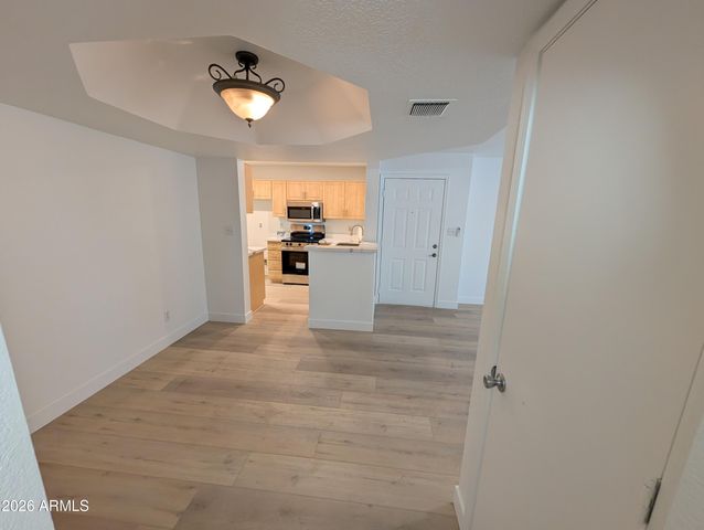 1880 E MORTEN Avenue 101, Phoenix, AZ 85020