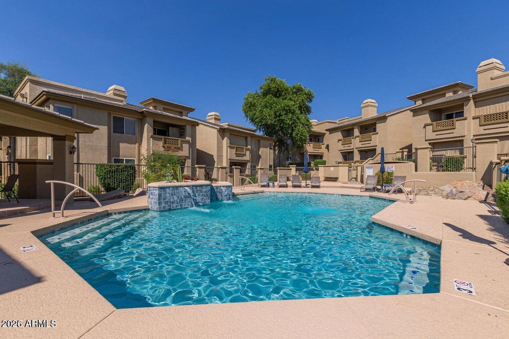 1880 E MORTEN Avenue 101, Phoenix, AZ 85020