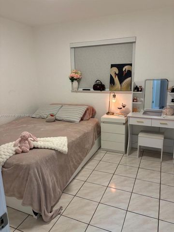 3103 W 70th St, Hialeah, FL 33018