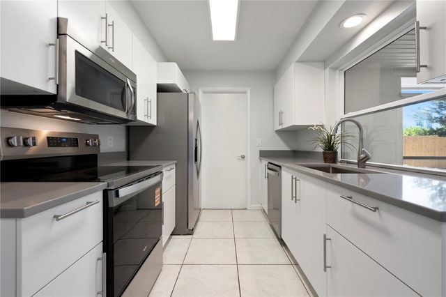 5446 FOXWOOD DRIVE, Sarasota, FL 34232