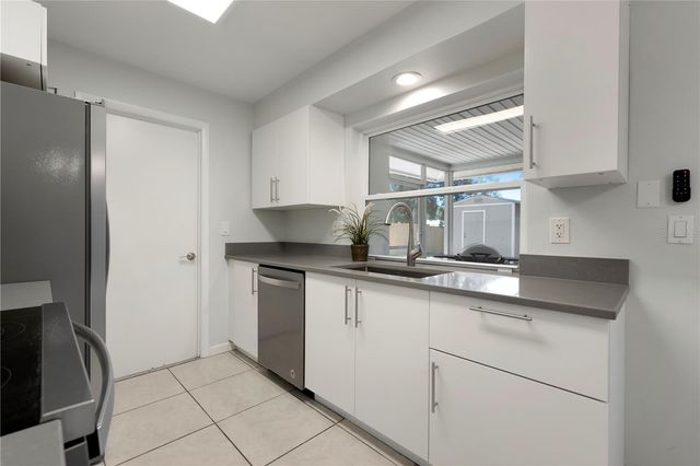 5446 FOXWOOD DRIVE, Sarasota, FL 34232