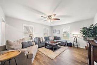 702 S 2nd Street, La Porte, TX 77571