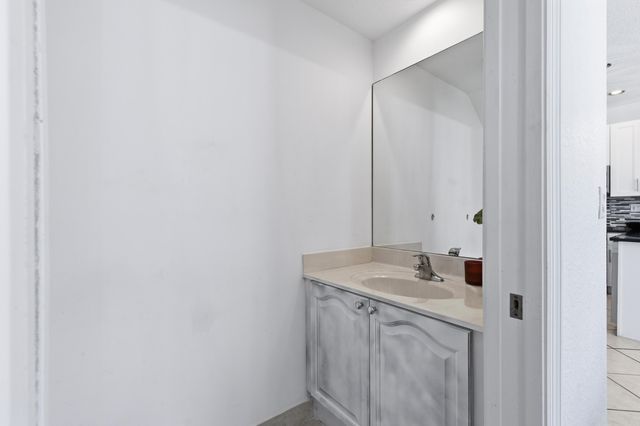 4162 Winnipeg Way, West Palm Beach, FL 33409