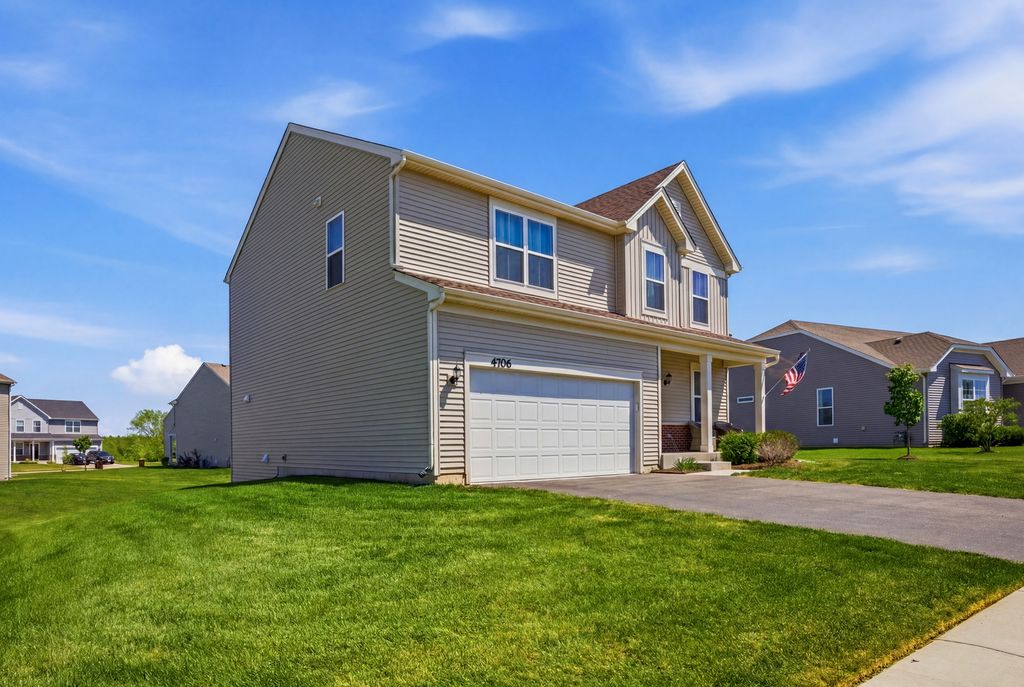 Image 4 of property listing at 4706 Fox Trail Court, Wonder Lake, IL 60097
