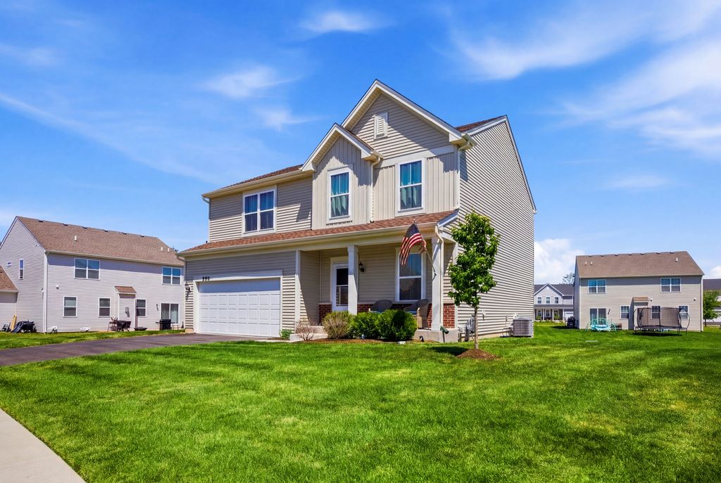 Image 5 of property listing at 4706 Fox Trail Court, Wonder Lake, IL 60097