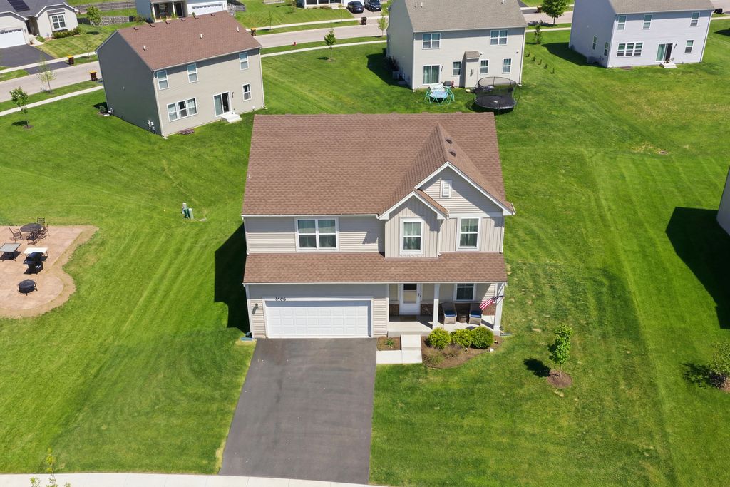 Image 6 of property listing at 4706 Fox Trail Court, Wonder Lake, IL 60097