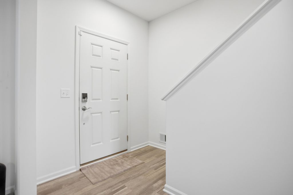 Image 7 of property listing at 4706 Fox Trail Court, Wonder Lake, IL 60097