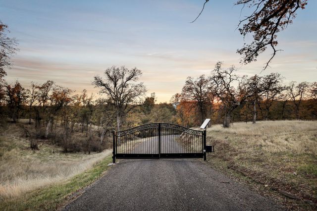 21607 Gilbert Drive, Palo Cedro, CA 96073