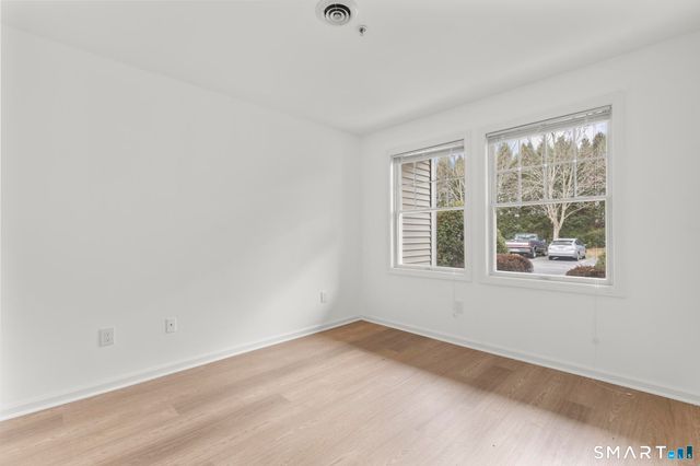 468 Main Street 111, East Lyme, CT 06357