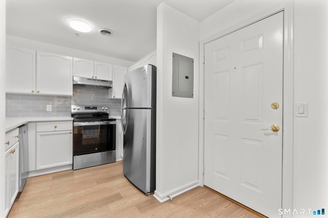 468 Main Street 111, East Lyme, CT 06357