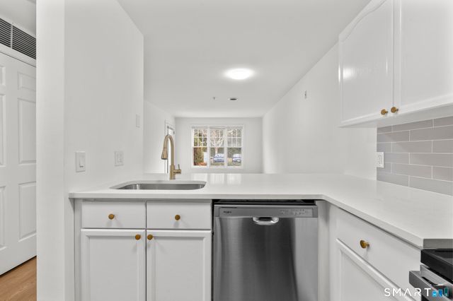 468 Main Street 111, East Lyme, CT 06357