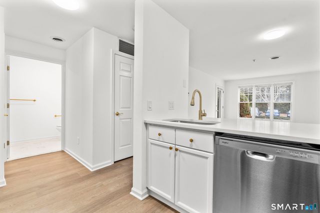 468 Main Street 111, East Lyme, CT 06357