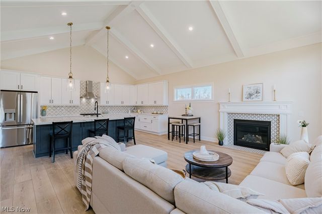 6469 N Cobblestone Road, Mayfield Village, OH 44143