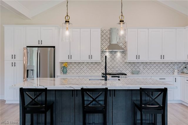 6469 N Cobblestone Road, Mayfield Village, OH 44143