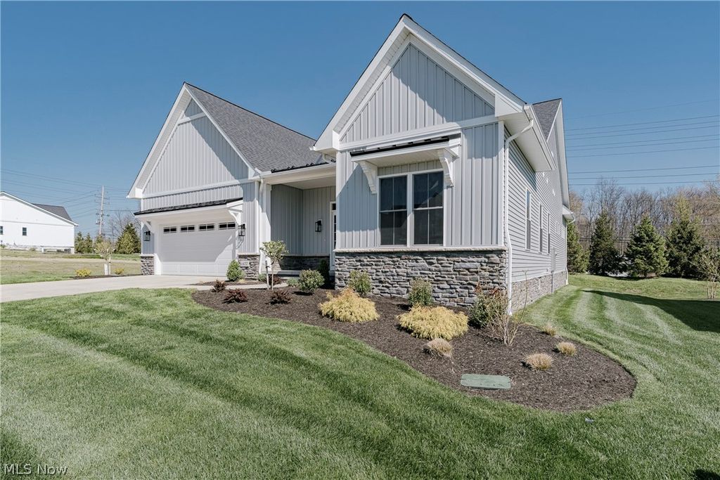 6469 N Cobblestone Road, Mayfield Village, OH 44143