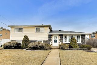 7944 W 82nd Street, Bridgeview, IL 60455