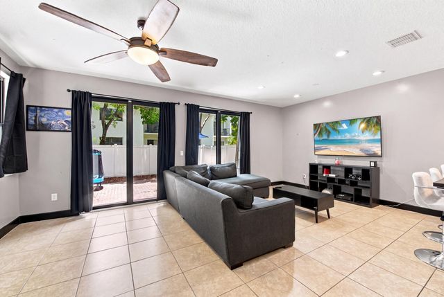 4817 NW 59th Street, Tamarac, FL 33319