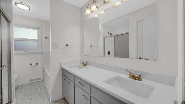 17525 Maple Avenue, Lansing, IL 60438