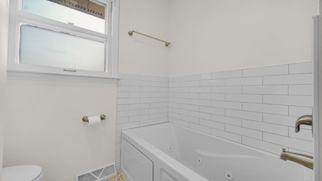 17525 Maple Avenue, Lansing, IL 60438