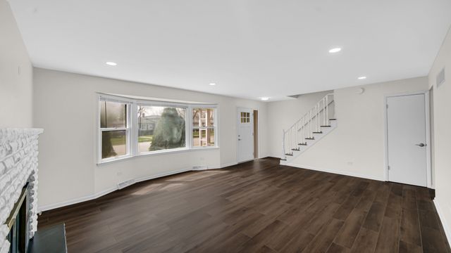 17525 Maple Avenue, Lansing, IL 60438