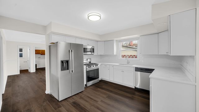 17525 Maple Avenue, Lansing, IL 60438