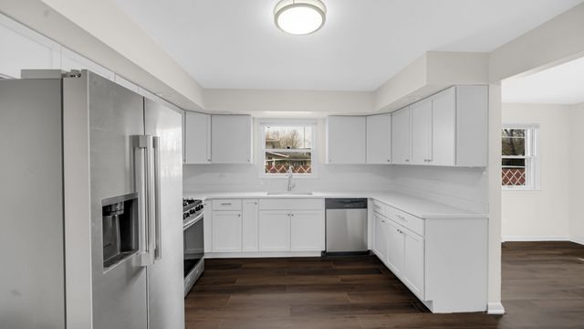 17525 Maple Avenue, Lansing, IL 60438