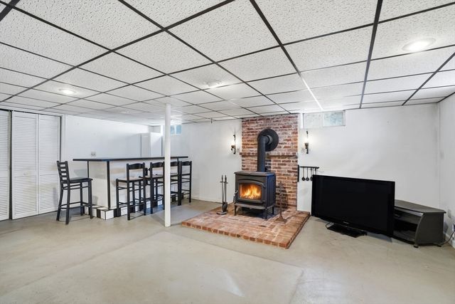 67 Wituwamat Rd, Weymouth, MA 02191