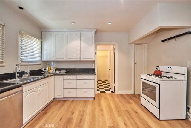 6669 De Longpre Avenue, Los Angeles, CA 90028