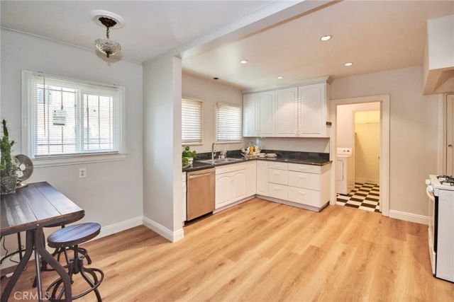 6669 De Longpre Avenue, Los Angeles, CA 90028