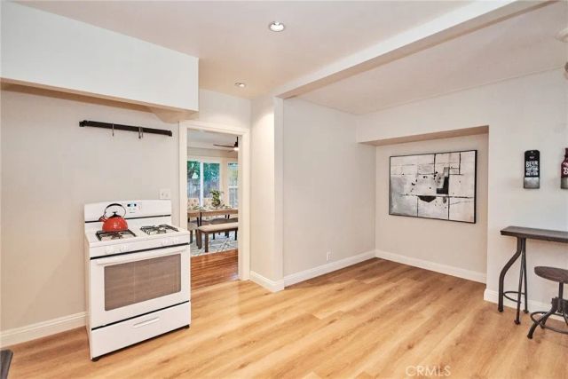 6669 De Longpre Avenue, Los Angeles, CA 90028