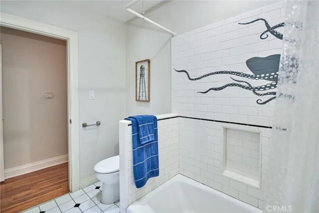 6669 De Longpre Avenue, Los Angeles, CA 90028