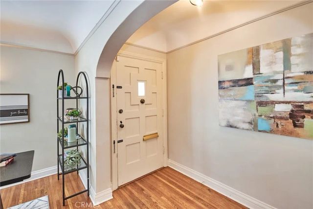 6669 De Longpre Avenue, Los Angeles, CA 90028