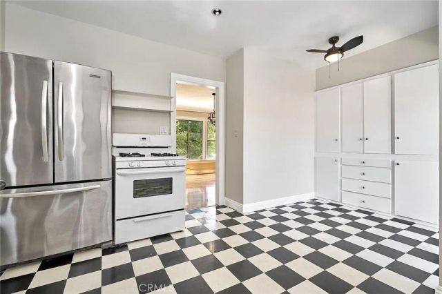 6669 De Longpre Avenue, Los Angeles, CA 90028