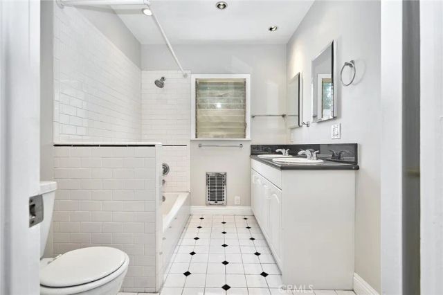 6669 De Longpre Avenue, Los Angeles, CA 90028