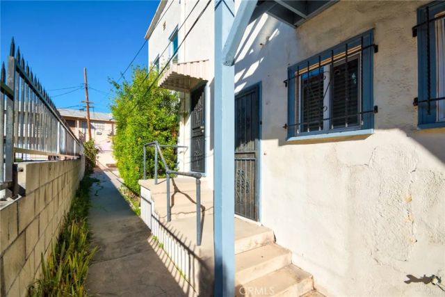 6669 De Longpre Avenue, Los Angeles, CA 90028